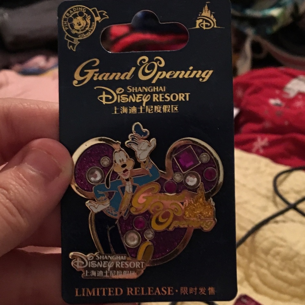 Goofy Shanghai Disneyland Pin (limited release)